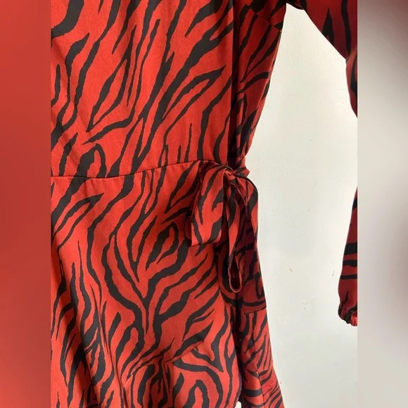 EXPRESS Mini Dress Zibra print  Size M - Picture 6 of 8